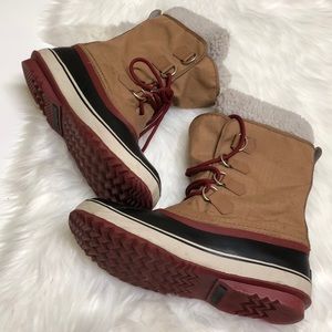 Sorel waterproof boots with Sherpa